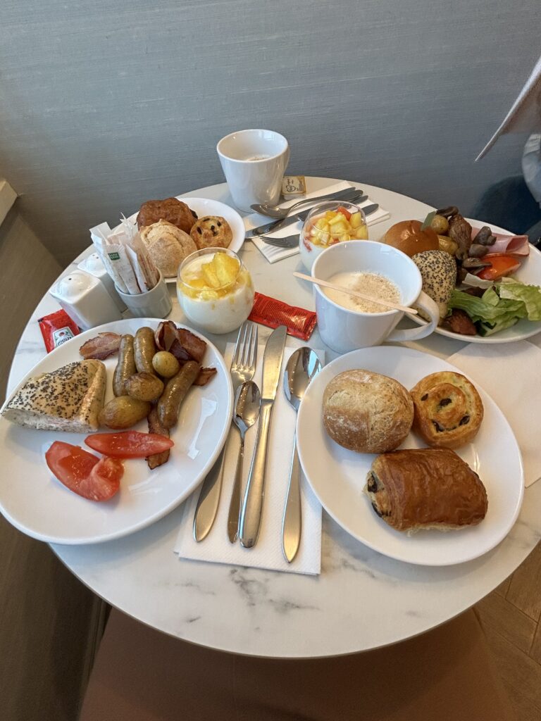 パリマリオットオペラアンバサダーホテル　ラウンジの朝食紹介