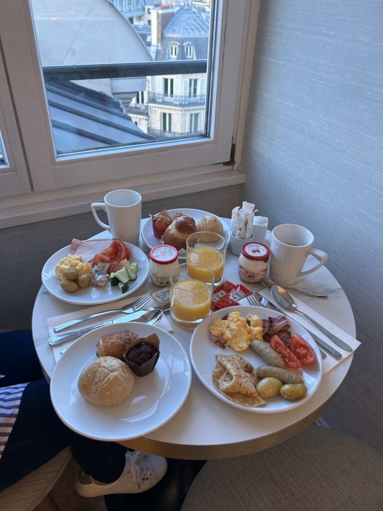 パリマリオットオペラアンバサダーホテル　ラウンジの朝食紹介