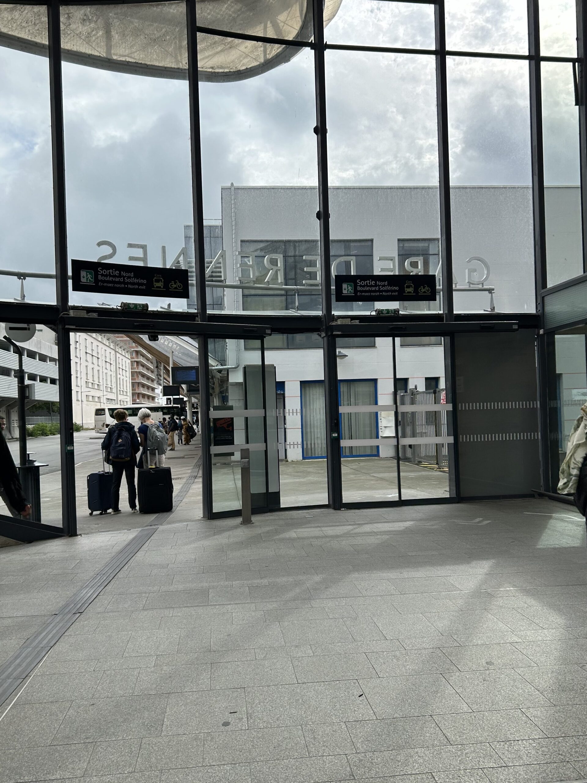 Rennes　駅　出口案内